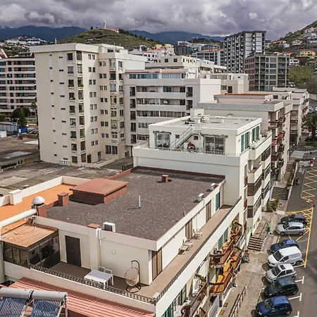 Portola Penthouse By Ymr