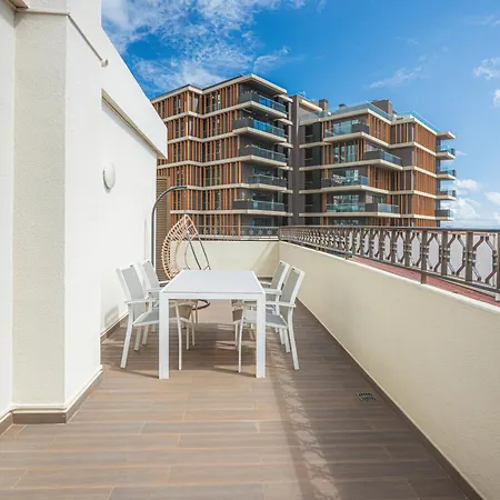 Portola Penthouse By Ymr Apartman