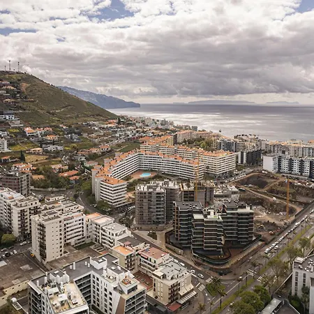 Portola Penthouse By Ymr Appartement