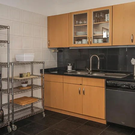 Portola Penthouse By Ymr 푼샬