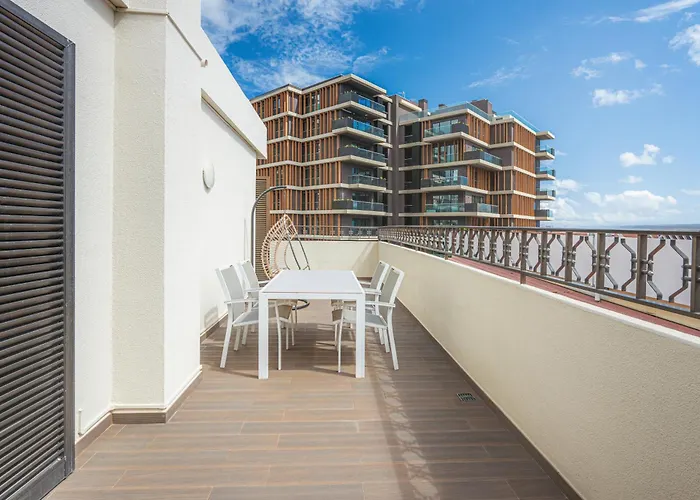 Portola Penthouse By Ymr 아파트