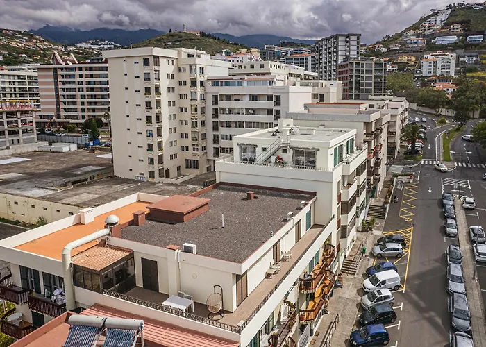Portola Penthouse By Ymr