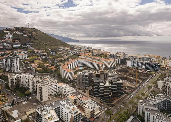 Portola Penthouse By Ymr Appartement